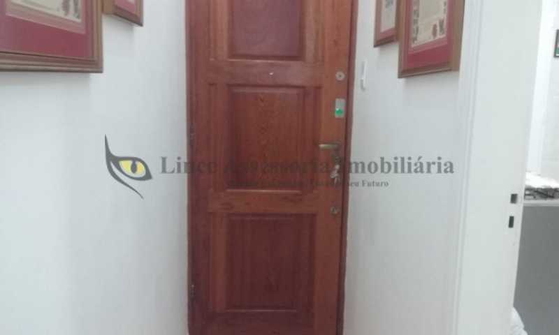 Apartamento à venda com 2 quartos, 70m² - Foto 27