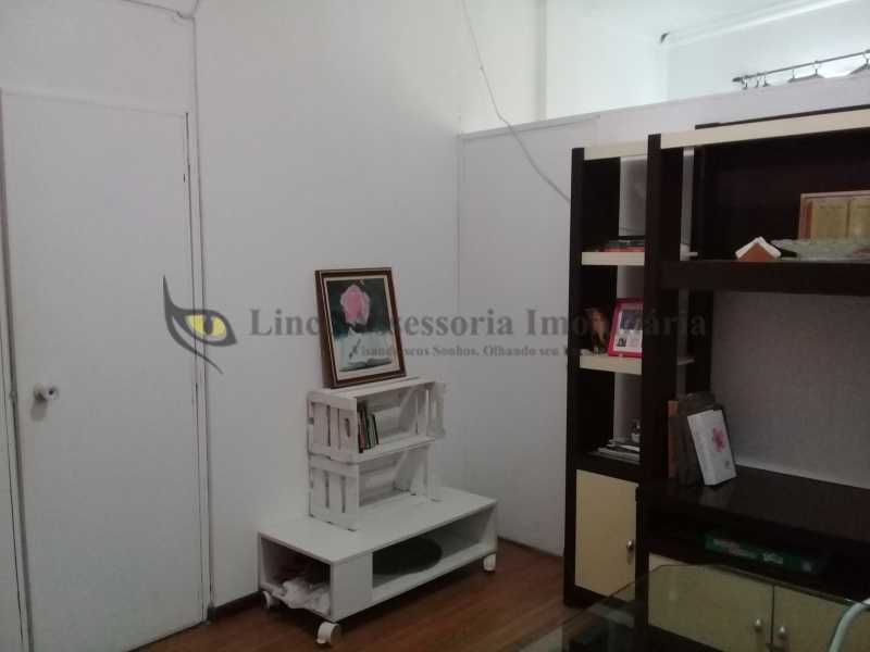 Apartamento à venda com 2 quartos, 64m² - Foto 2