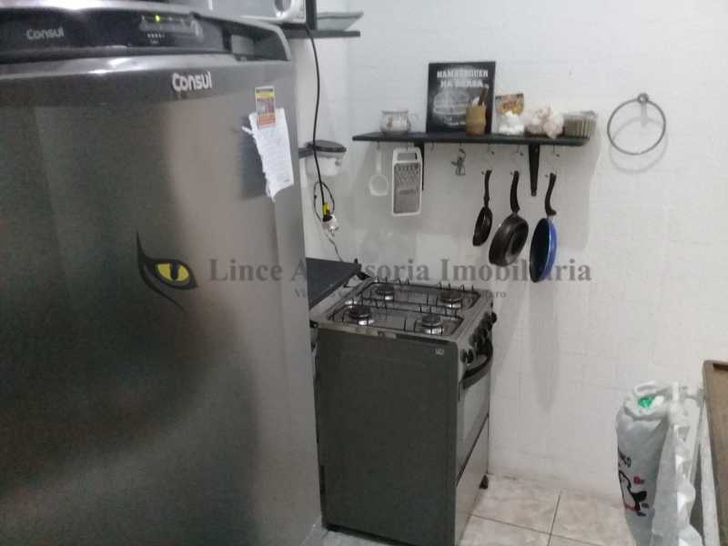 Apartamento à venda com 2 quartos, 64m² - Foto 11