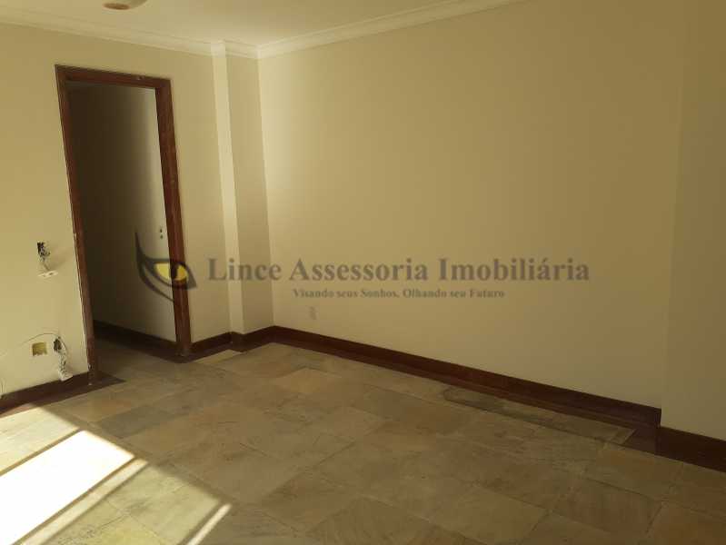 Apartamento à venda com 3 quartos, 110m² - Foto 2