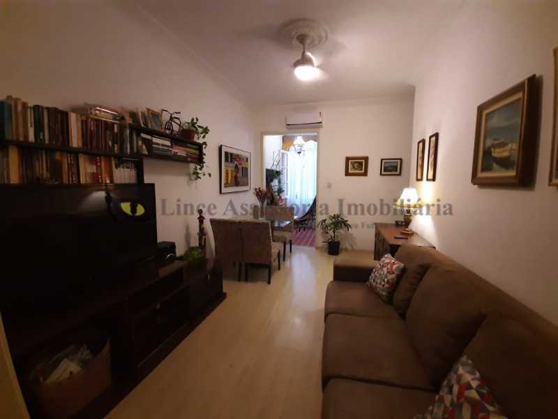 Apartamento à venda com 2 quartos, 70m² - Foto 1