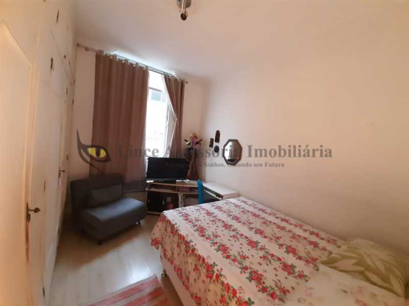 Apartamento à venda com 2 quartos, 70m² - Foto 2