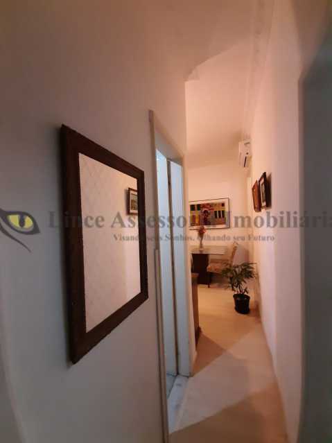 Apartamento à venda com 2 quartos, 70m² - Foto 3