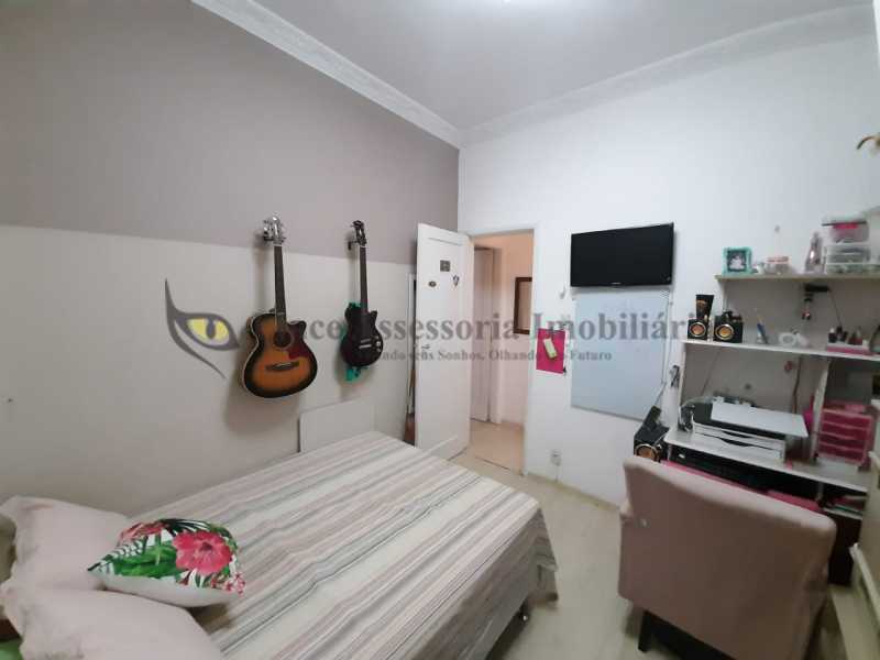 Apartamento à venda com 2 quartos, 70m² - Foto 4