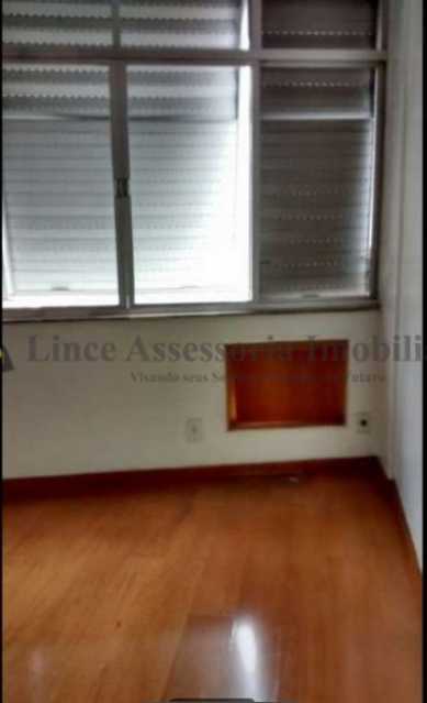 Apartamento à venda com 2 quartos, 70m² - Foto 9