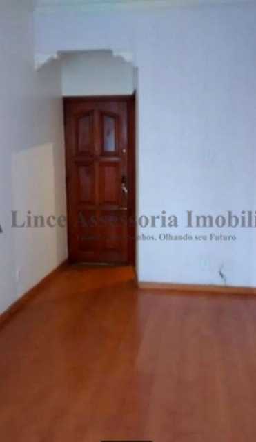 Apartamento à venda com 2 quartos, 70m² - Foto 2