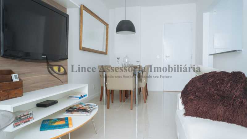 Apartamento à venda com 3 quartos, 76m² - Foto 3