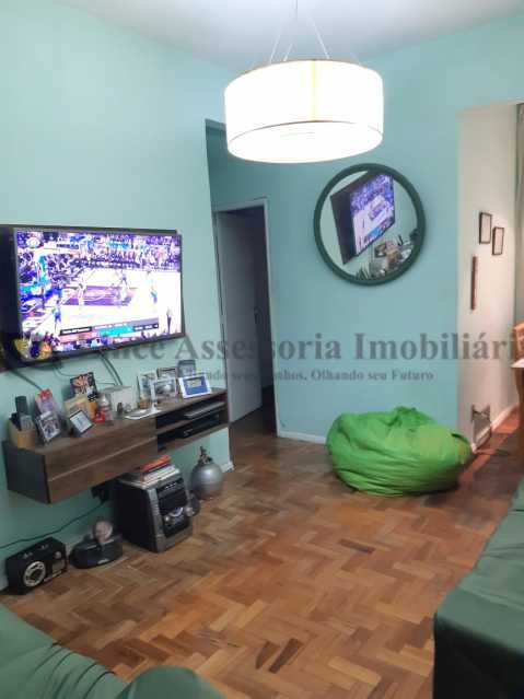 Apartamento à venda com 2 quartos, 62m² - Foto 2