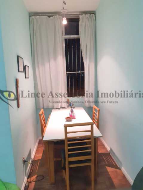 Apartamento à venda com 2 quartos, 62m² - Foto 3