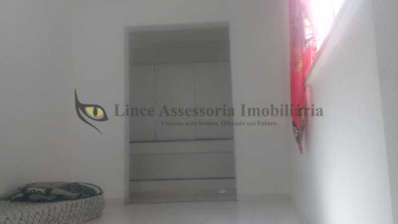 Apartamento à venda com 2 quartos, 70m² - Foto 3