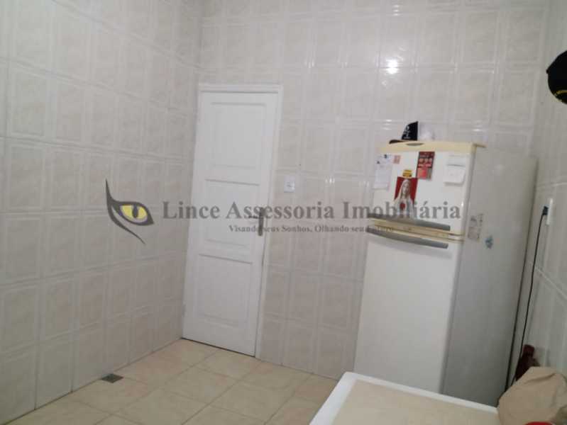 Apartamento à venda com 2 quartos, 70m² - Foto 11