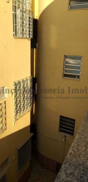 Apartamento à venda com 2 quartos, 61m² - Foto 7