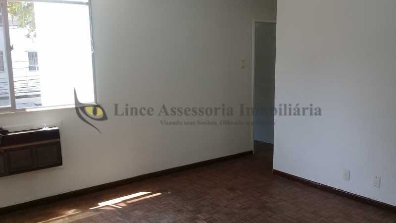 Apartamento à venda com 3 quartos, 77m² - Foto 2