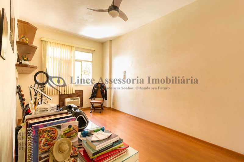 Apartamento à venda com 4 quartos, 165m² - Foto 13