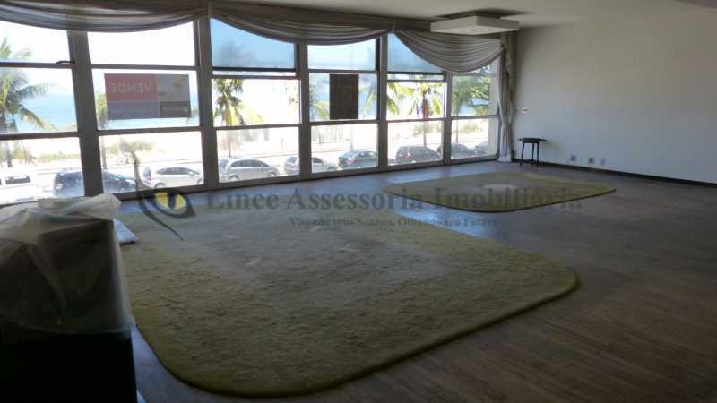 Apartamento à venda com 3 quartos, 300m² - Foto 2