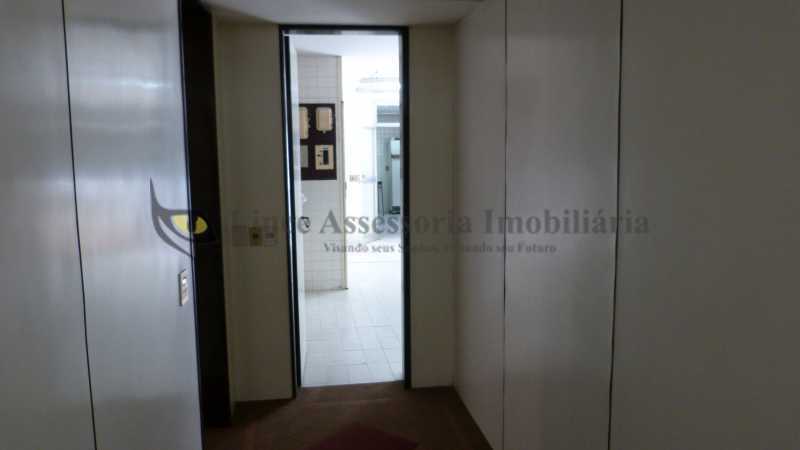 Apartamento à venda com 3 quartos, 300m² - Foto 18