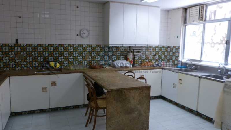 Apartamento à venda com 3 quartos, 300m² - Foto 25