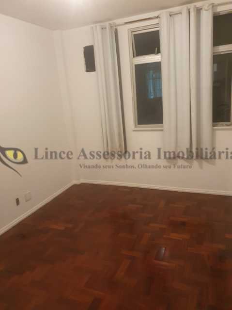 Apartamento à venda com 2 quartos, 70m² - Foto 1