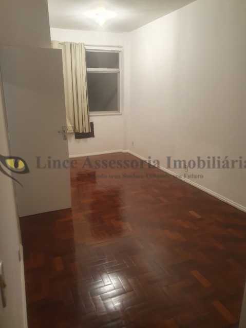 Apartamento à venda com 2 quartos, 70m² - Foto 2