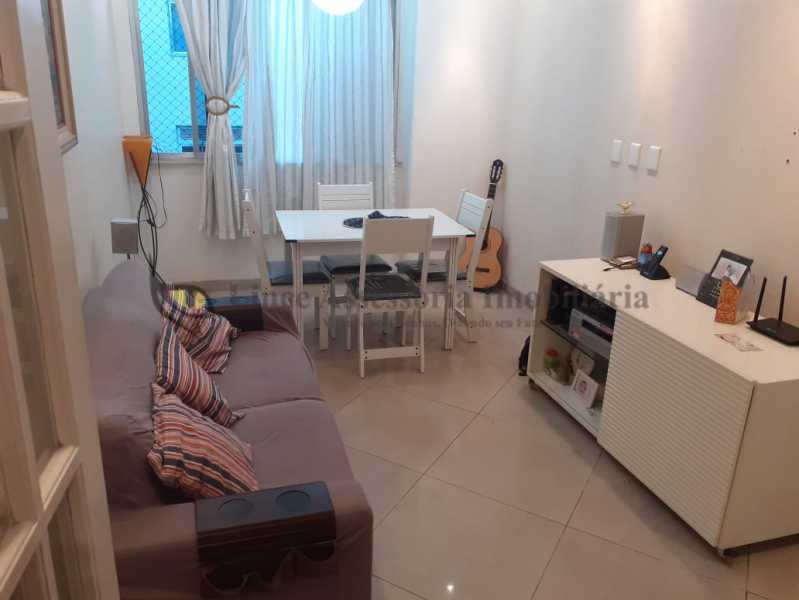 Apartamento à venda com 2 quartos, 62m² - Foto 1