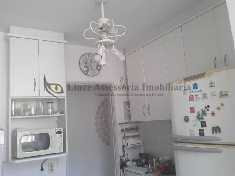 Apartamento à venda com 2 quartos, 65m² - Foto 25