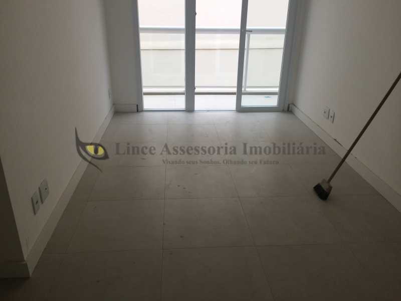 Apartamento à venda com 2 quartos, 68m² - Foto 2