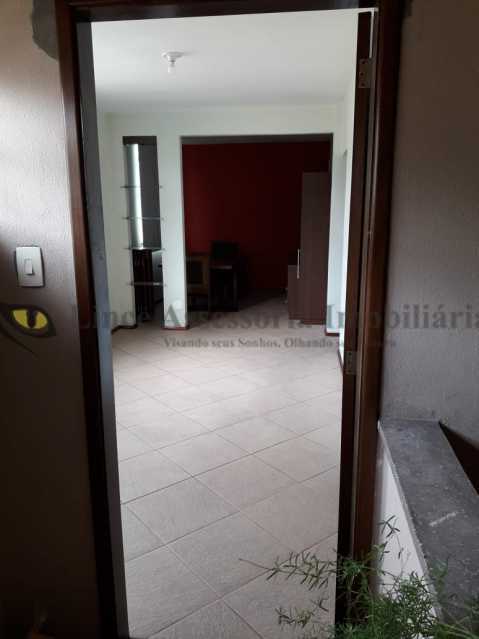 Apartamento à venda com 2 quartos, 67m² - Foto 2