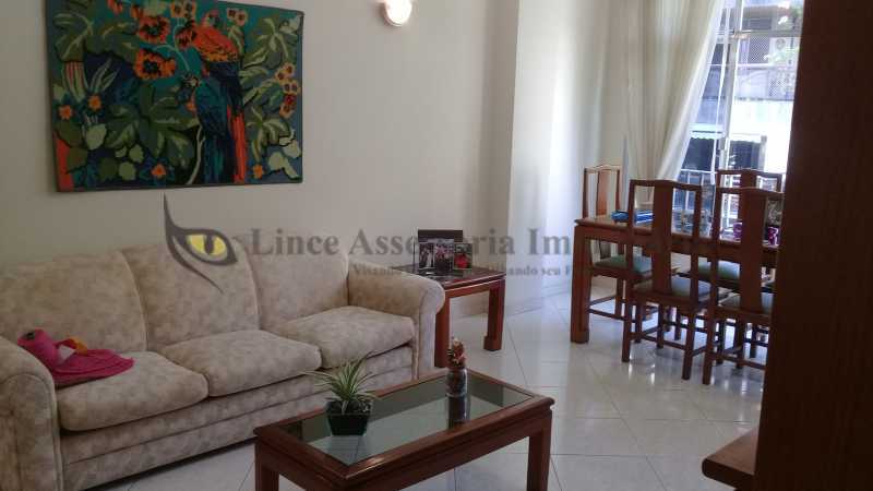 Apartamento à venda com 3 quartos, 104m² - Foto 2