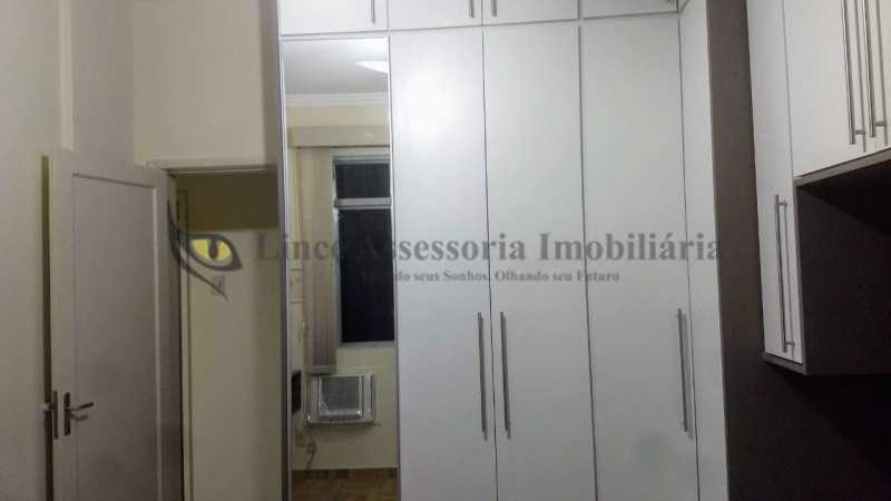 Apartamento à venda com 2 quartos, 67m² - Foto 4