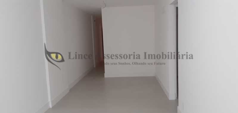 Apartamento à venda com 3 quartos, 117m² - Foto 2