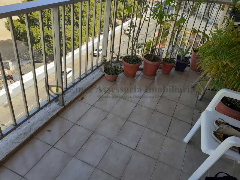 Apartamento à venda com 3 quartos, 113m² - Foto 2