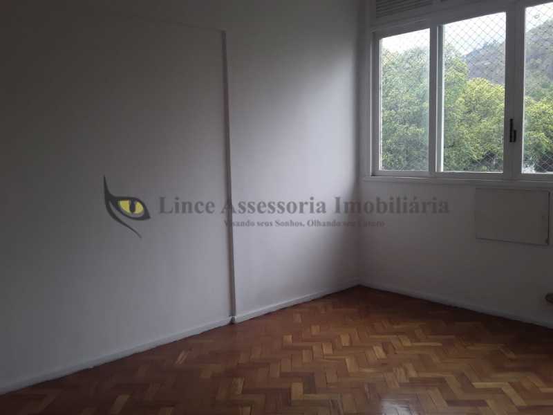 Apartamento à venda com 2 quartos, 72m² - Foto 2