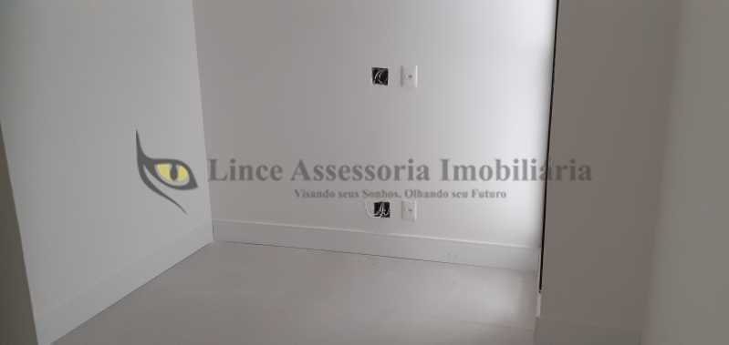 Apartamento à venda com 3 quartos, 90m² - Foto 11