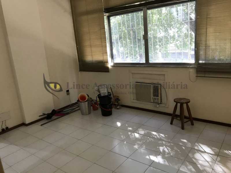 Apartamento à venda com 2 quartos, 70m² - Foto 6