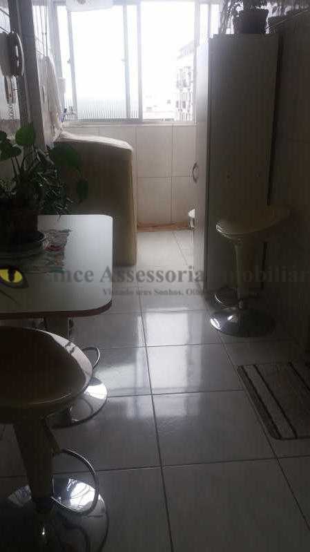 Apartamento à venda com 2 quartos, 61m² - Foto 10