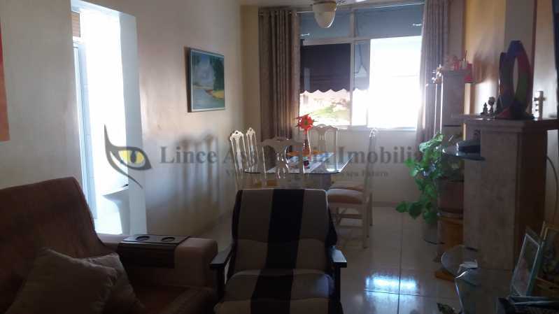 Apartamento à venda com 2 quartos, 61m² - Foto 2