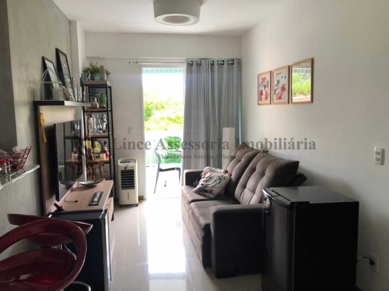 Apartamento à venda com 2 quartos, 73m² - Foto 2