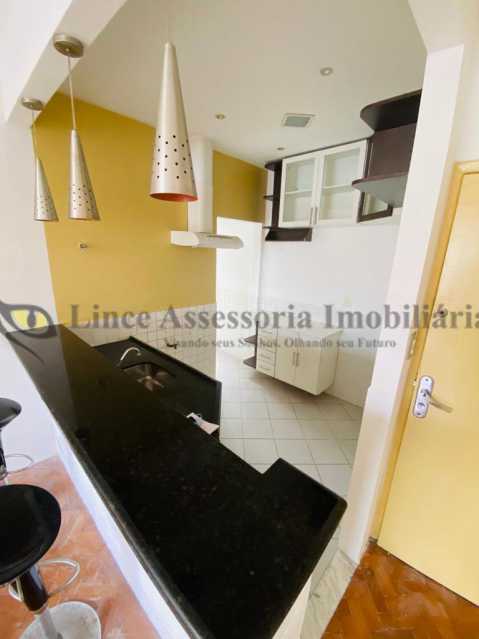 Apartamento à venda com 2 quartos, 75m² - Foto 3