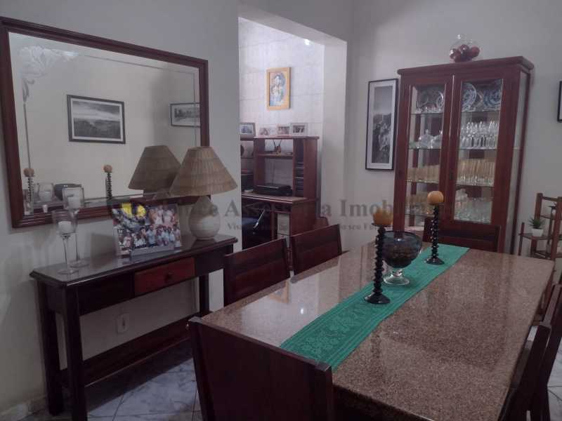 Apartamento à venda com 3 quartos, 204m² - Foto 1