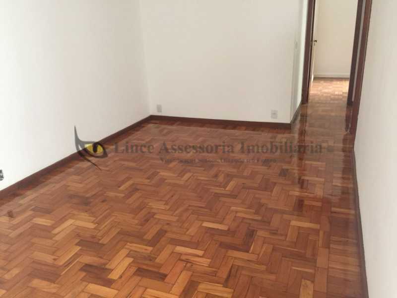 Apartamento à venda com 2 quartos, 80m² - Foto 3