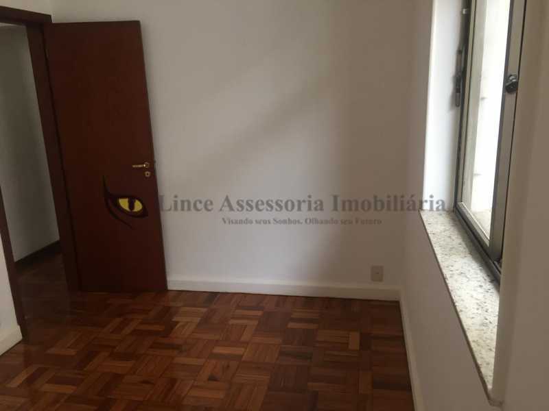 Apartamento à venda com 2 quartos, 80m² - Foto 4