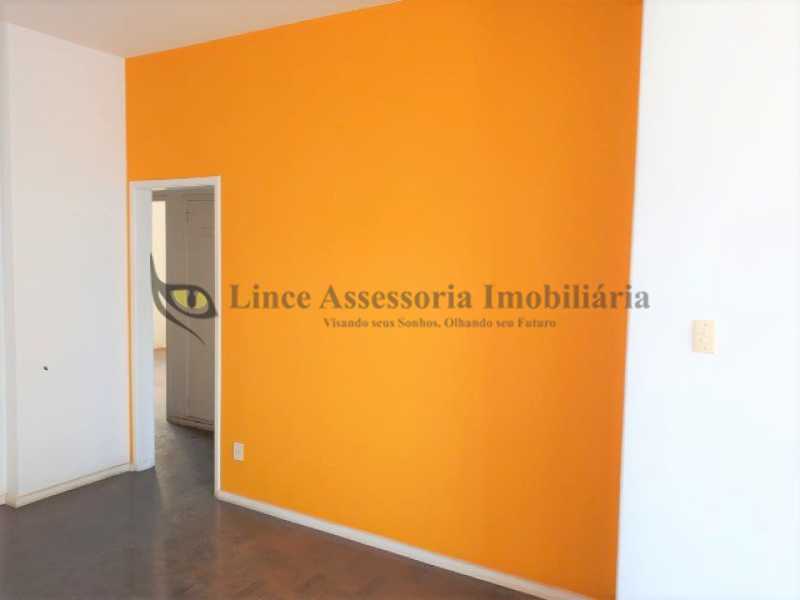 Apartamento à venda com 3 quartos, 110m² - Foto 2