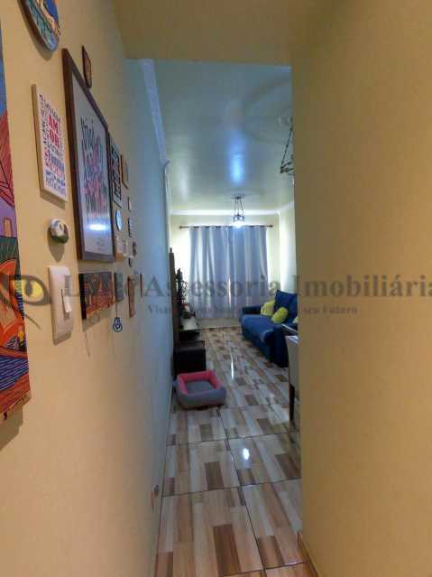 Apartamento à venda com 2 quartos, 58m² - Foto 2