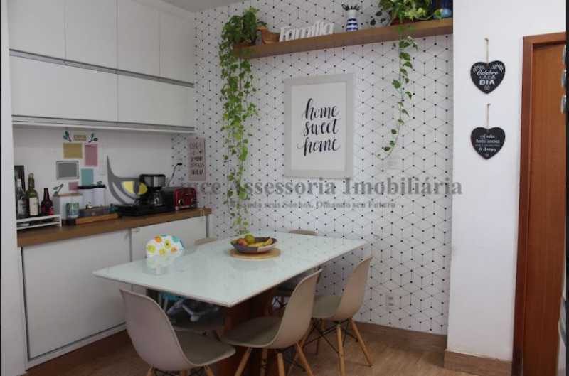 Apartamento à venda com 2 quartos, 80m² - Foto 3