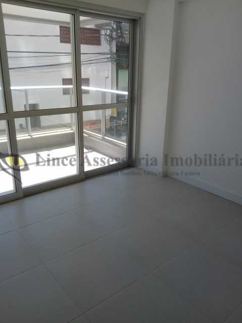 Apartamento à venda com 2 quartos, 100m² - Foto 16