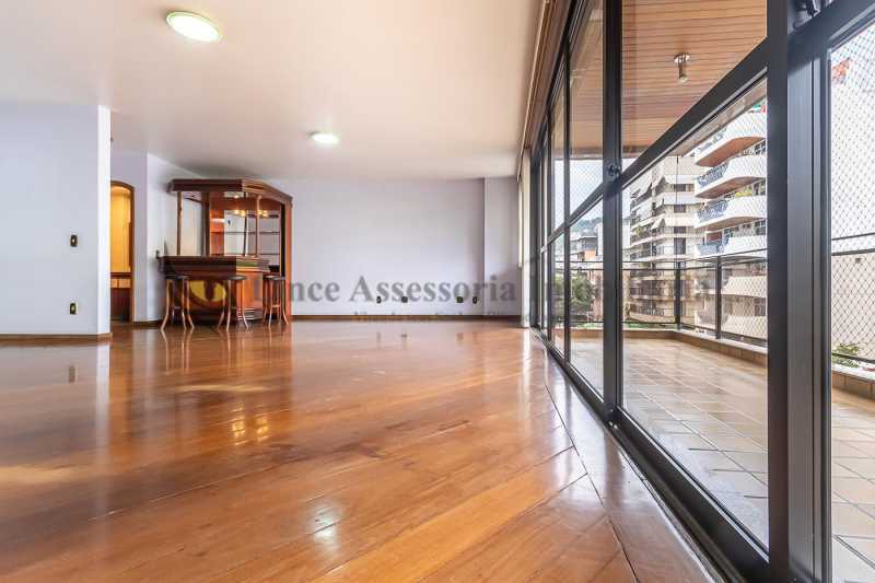 Apartamento à venda com 4 quartos, 220m² - Foto 4