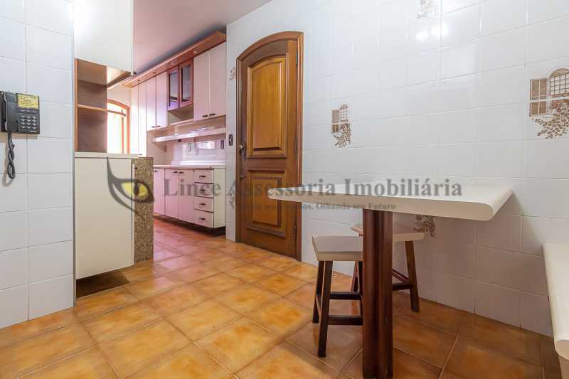 Apartamento à venda com 4 quartos, 220m² - Foto 16