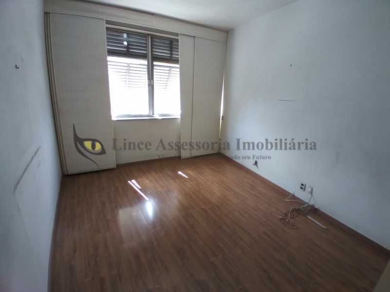 Apartamento à venda com 3 quartos, 132m² - Foto 9