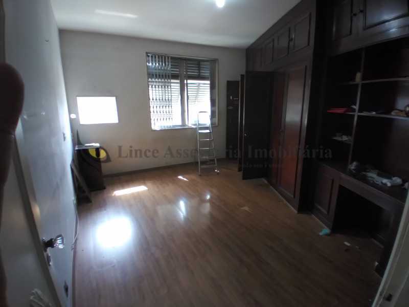 Apartamento à venda com 3 quartos, 132m² - Foto 11