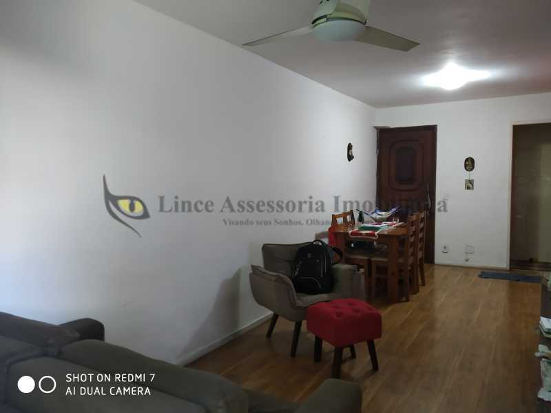 Apartamento à venda com 2 quartos, 72m² - Foto 2